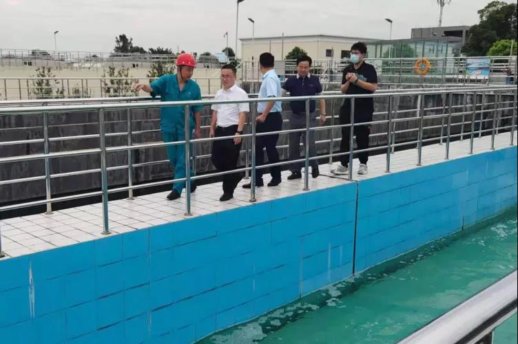 襄阳市政府党组成员徐冰考察调研襄阳市鱼梁洲污水处理厂